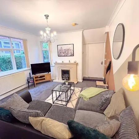 Huge Perfect For Working Away, 5 X Bedrooms, Free Parking Leeds (West Yorkshire)