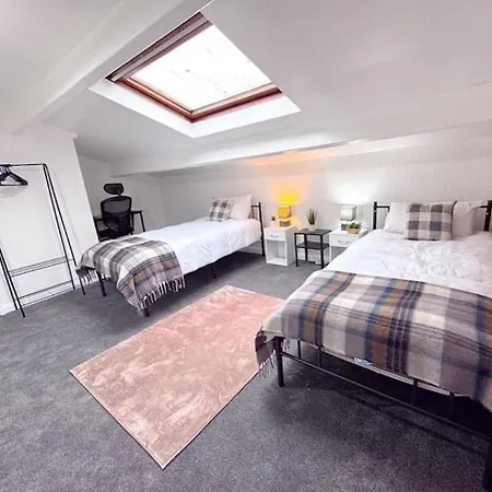 Huge Perfect For Working Away, 5 X Bedrooms, Free Parking * Leeds (West Yorkshire)