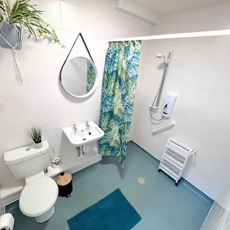 Holiday home Huge Perfect For Working Away, 5 X Bedrooms, Free Parking Leeds (West Yorkshire)