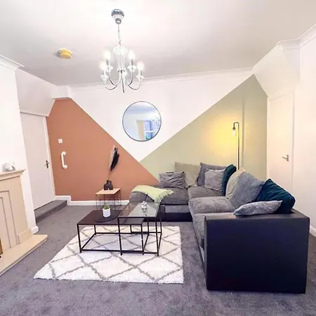 Huge Perfect For Working Away, 5 X Bedrooms, Free Parking Leeds (West Yorkshire)